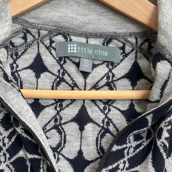 Title Nine Gray and Black Geometric tunic dress - Picture 4 of 5